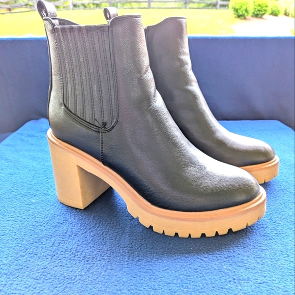 Dolce Vita Black Leather Ankle Boots with Tan Sole - Picture 1 of 6